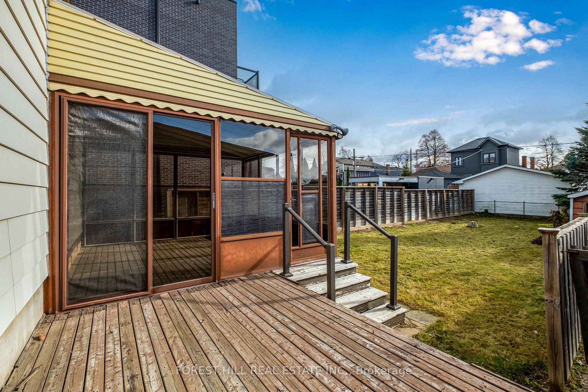 1141 Glengrove Avenue