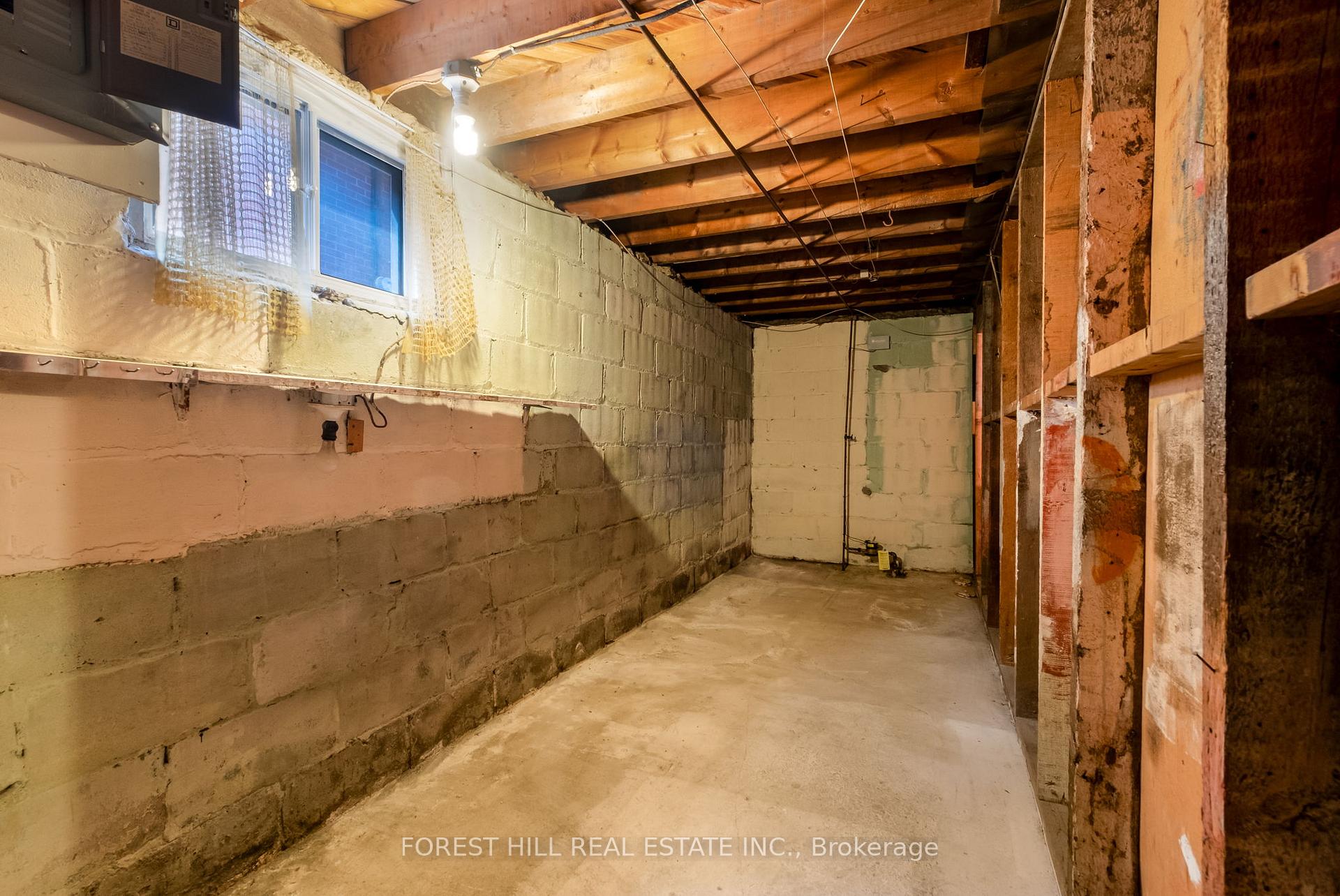 1141 Glengrove Avenue