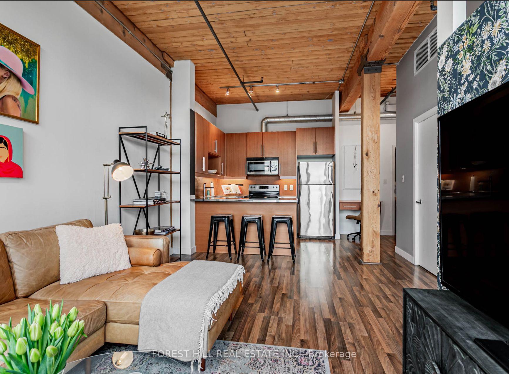 2154 Dundas Street W 506