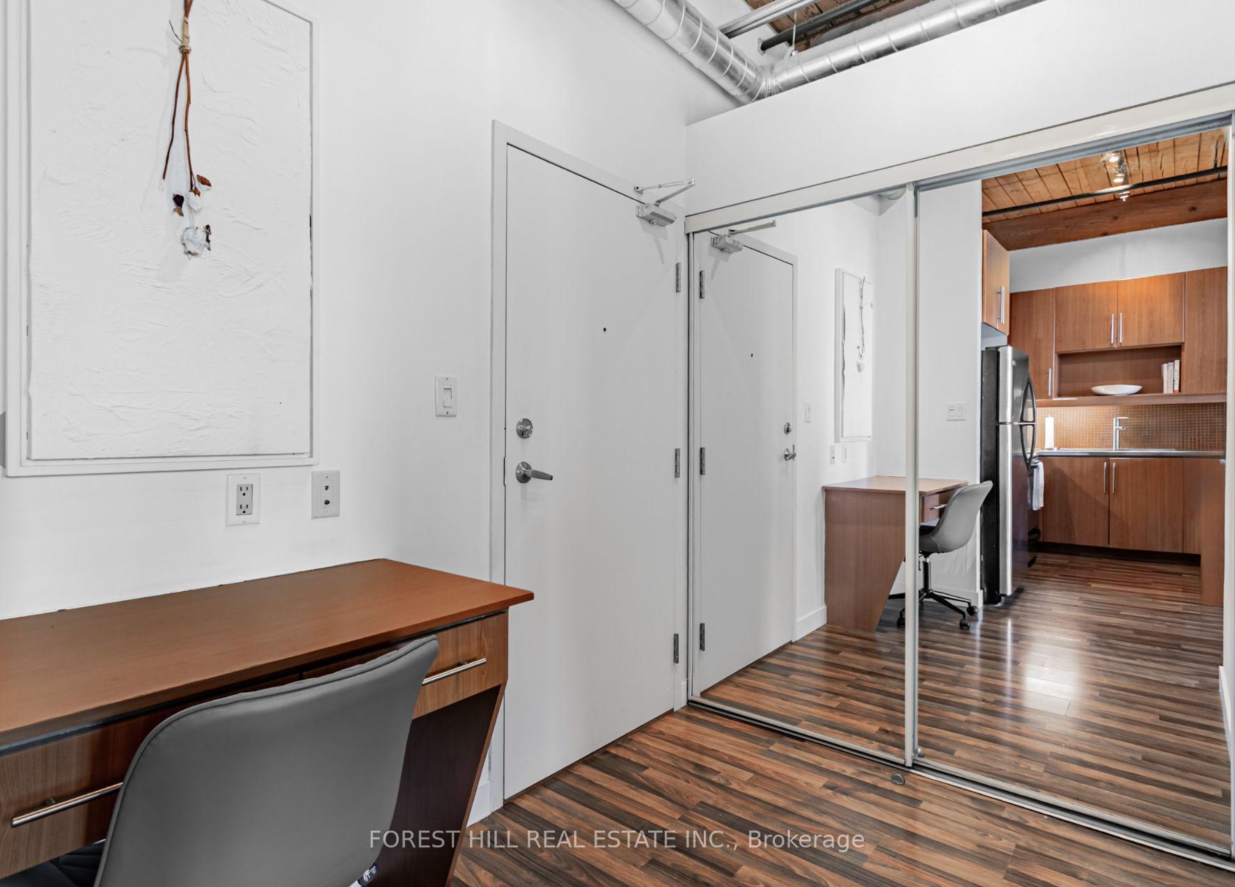 2154 Dundas Street W 506