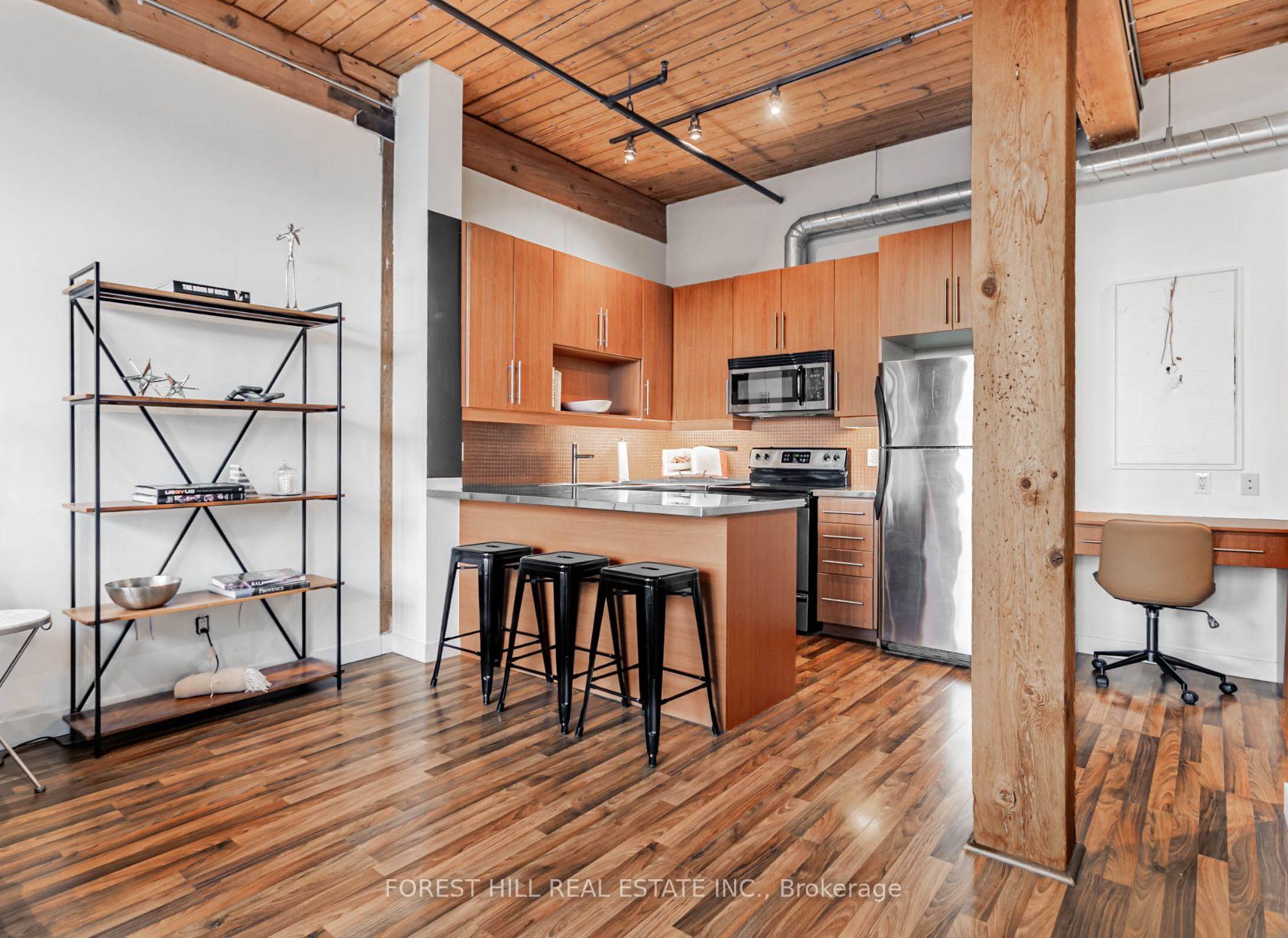 2154 Dundas Street W 506