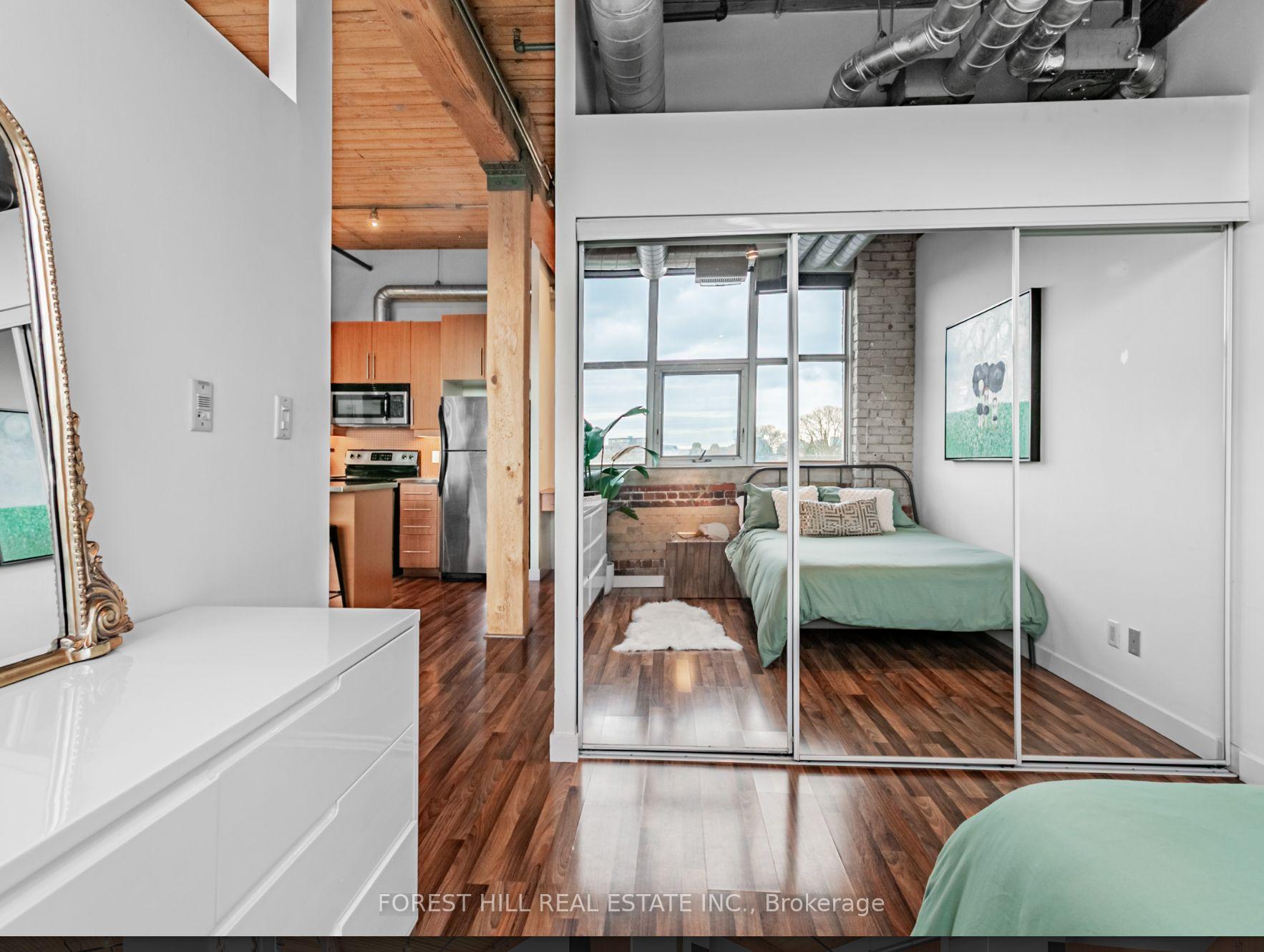 2154 Dundas Street W 506