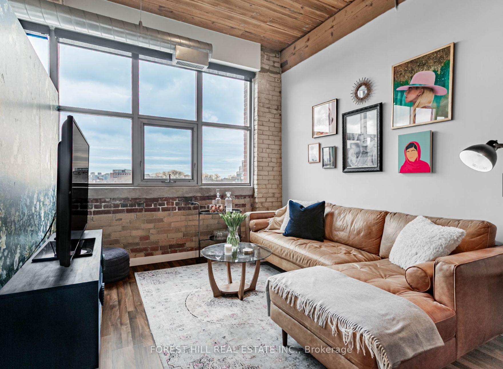 2154 Dundas Street W 506