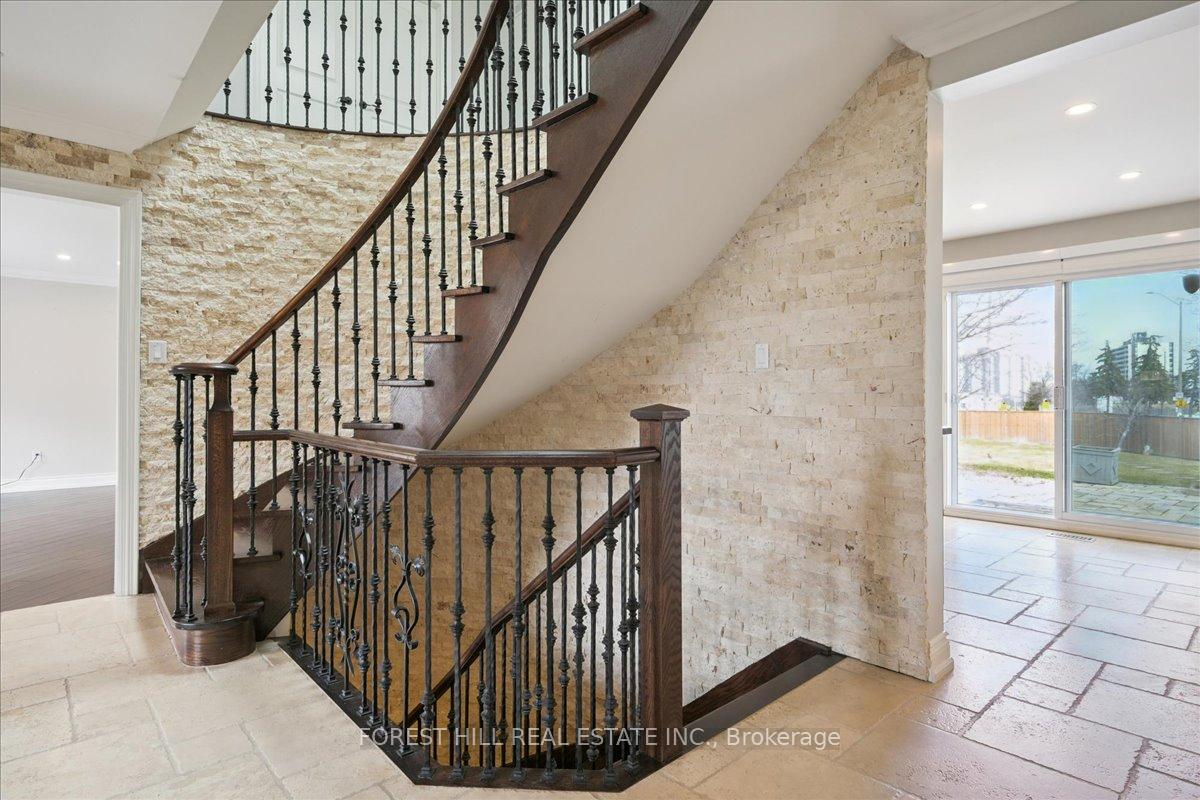 2579 Kenna Court, Mississauga, ON L5K 2K4