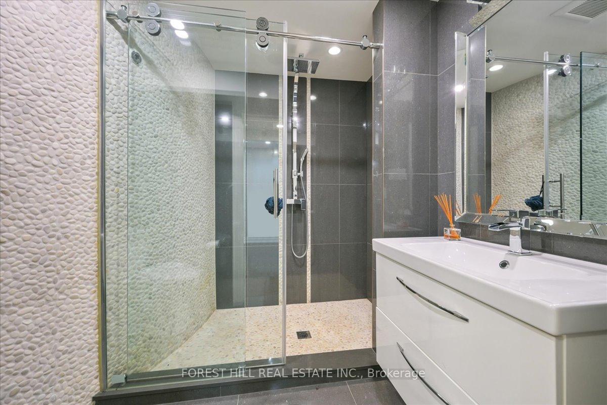 2579 Kenna Court, Mississauga, ON L5K 2K4