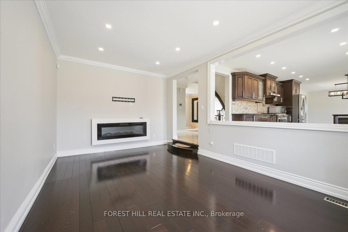 2579 Kenna Court, Mississauga, ON L5K 2K4