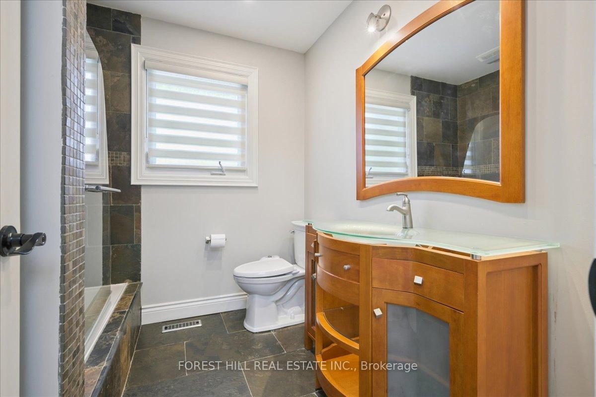 2579 Kenna Court, Mississauga, ON L5K 2K4