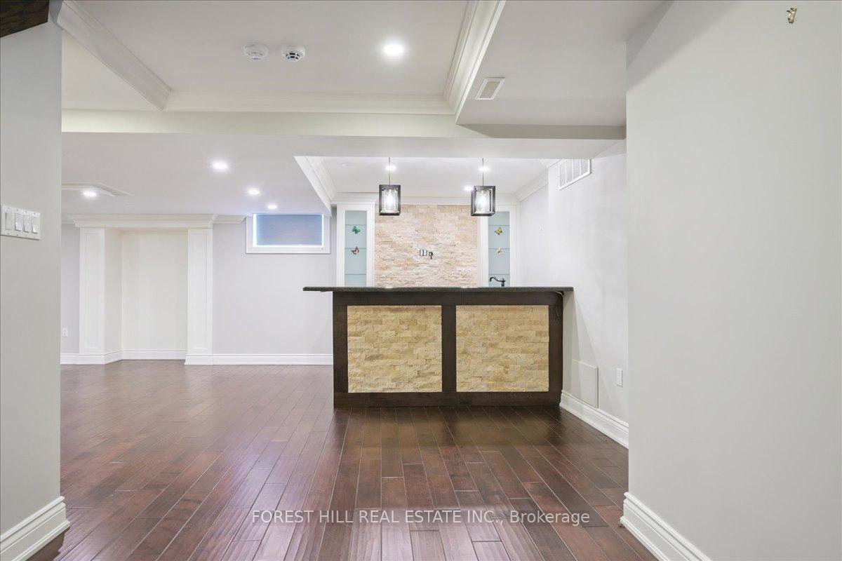 2579 Kenna Court, Mississauga, ON L5K 2K4