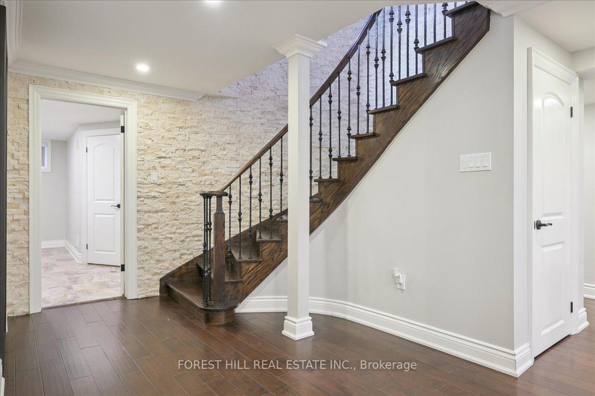 2579 Kenna Court, Mississauga, ON L5K 2K4