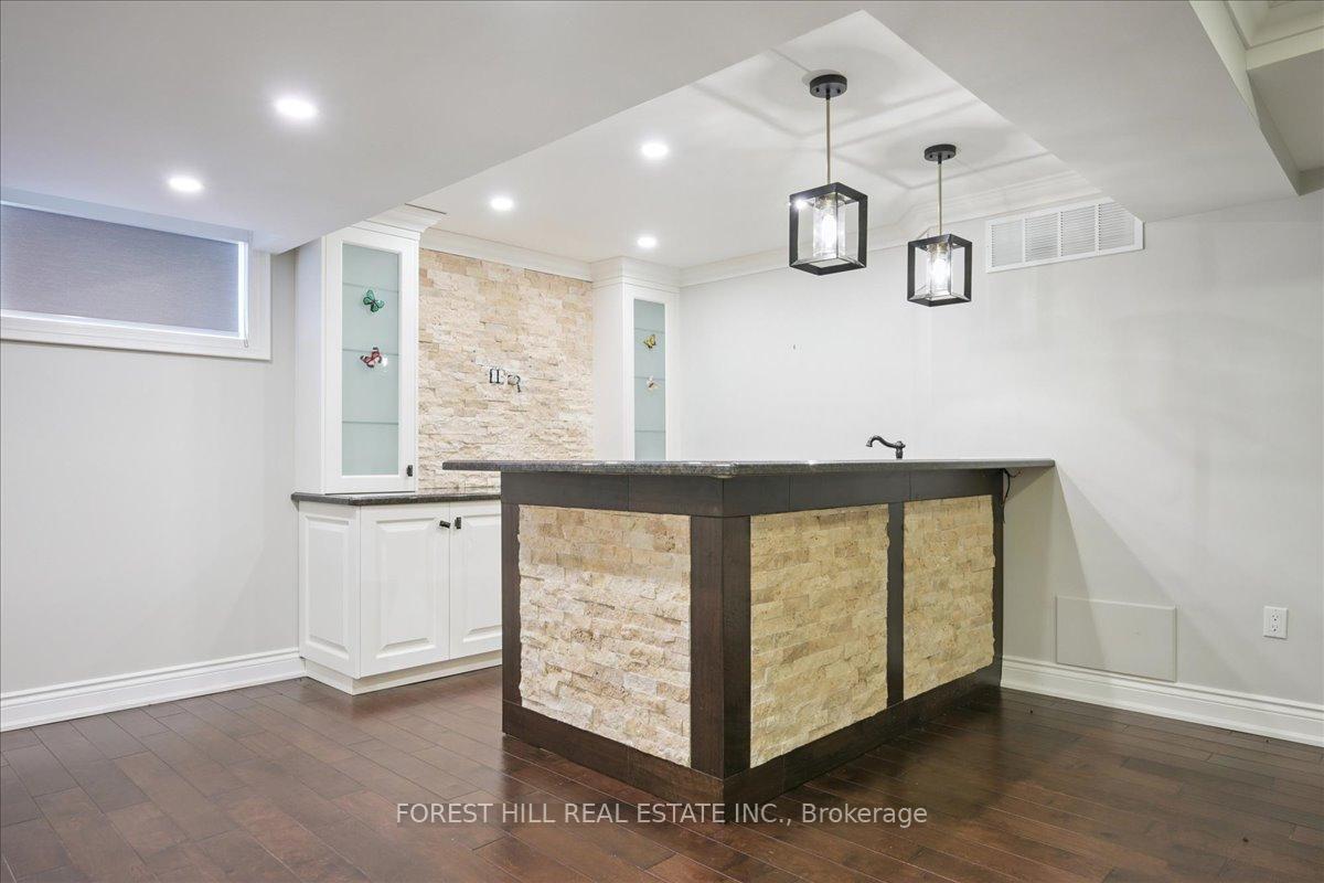 2579 Kenna Court, Mississauga, ON L5K 2K4