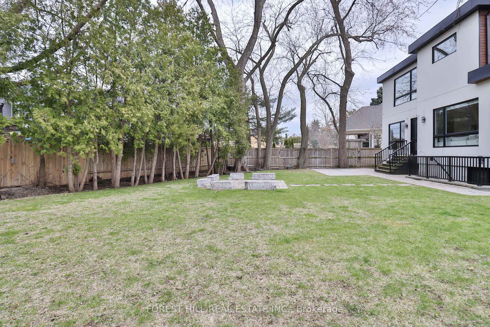 271 Jennings Crescent
