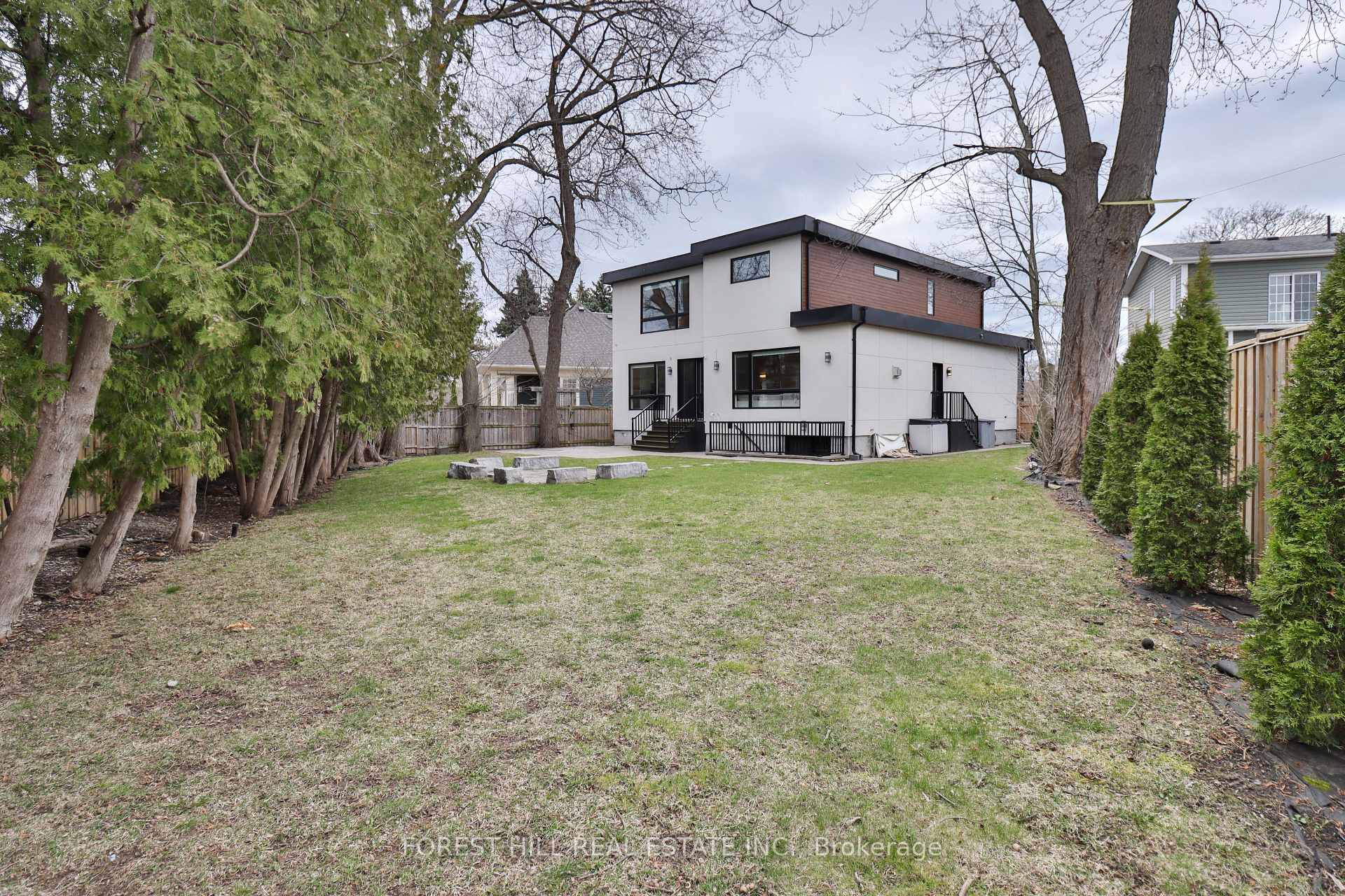 271 Jennings Crescent