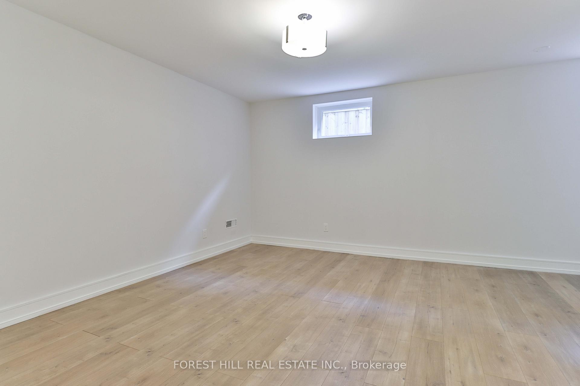 271 Jennings Crescent