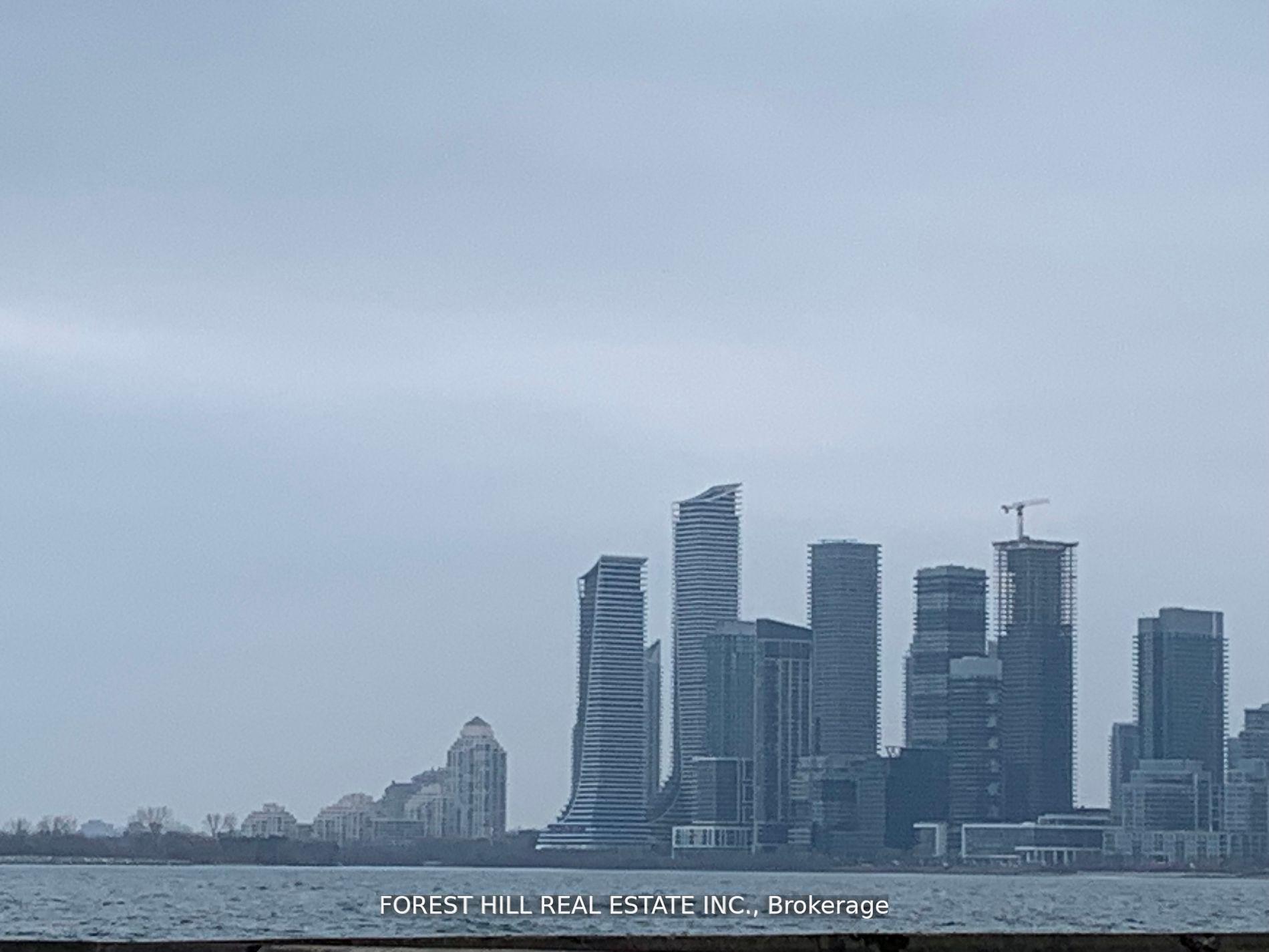 105 Queensway Avenue 1305