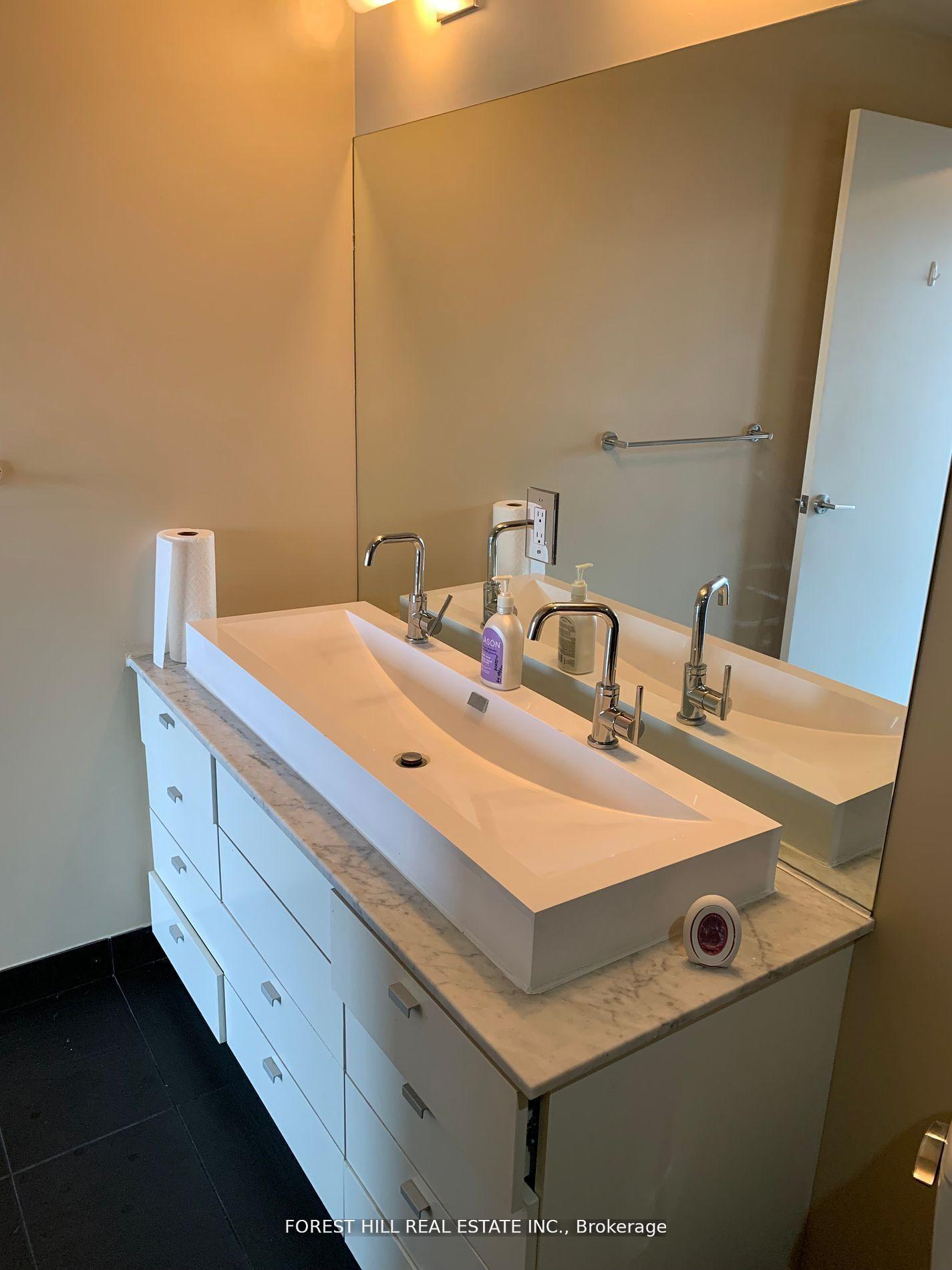 105 Queensway Avenue 1305