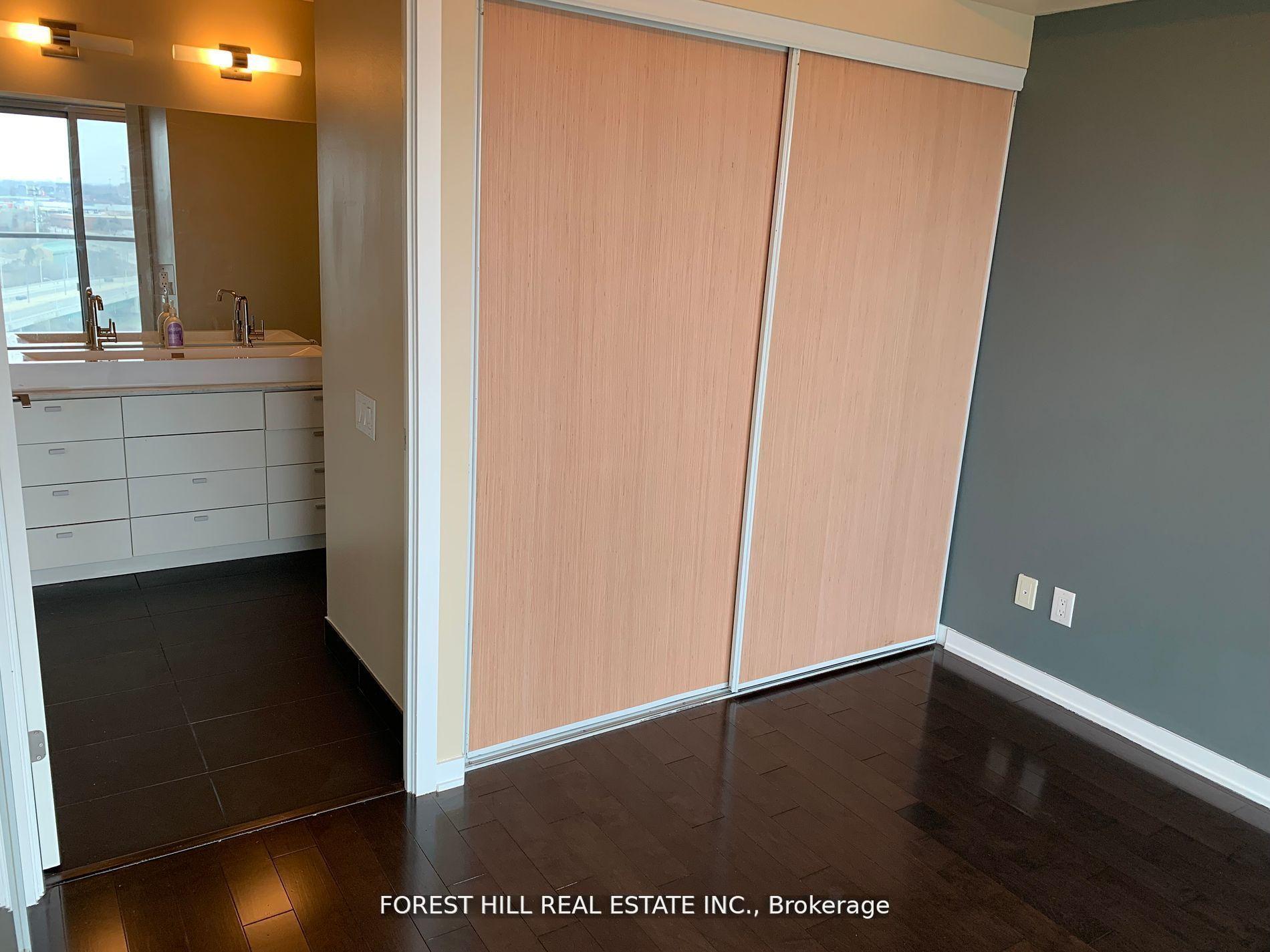 105 Queensway Avenue 1305