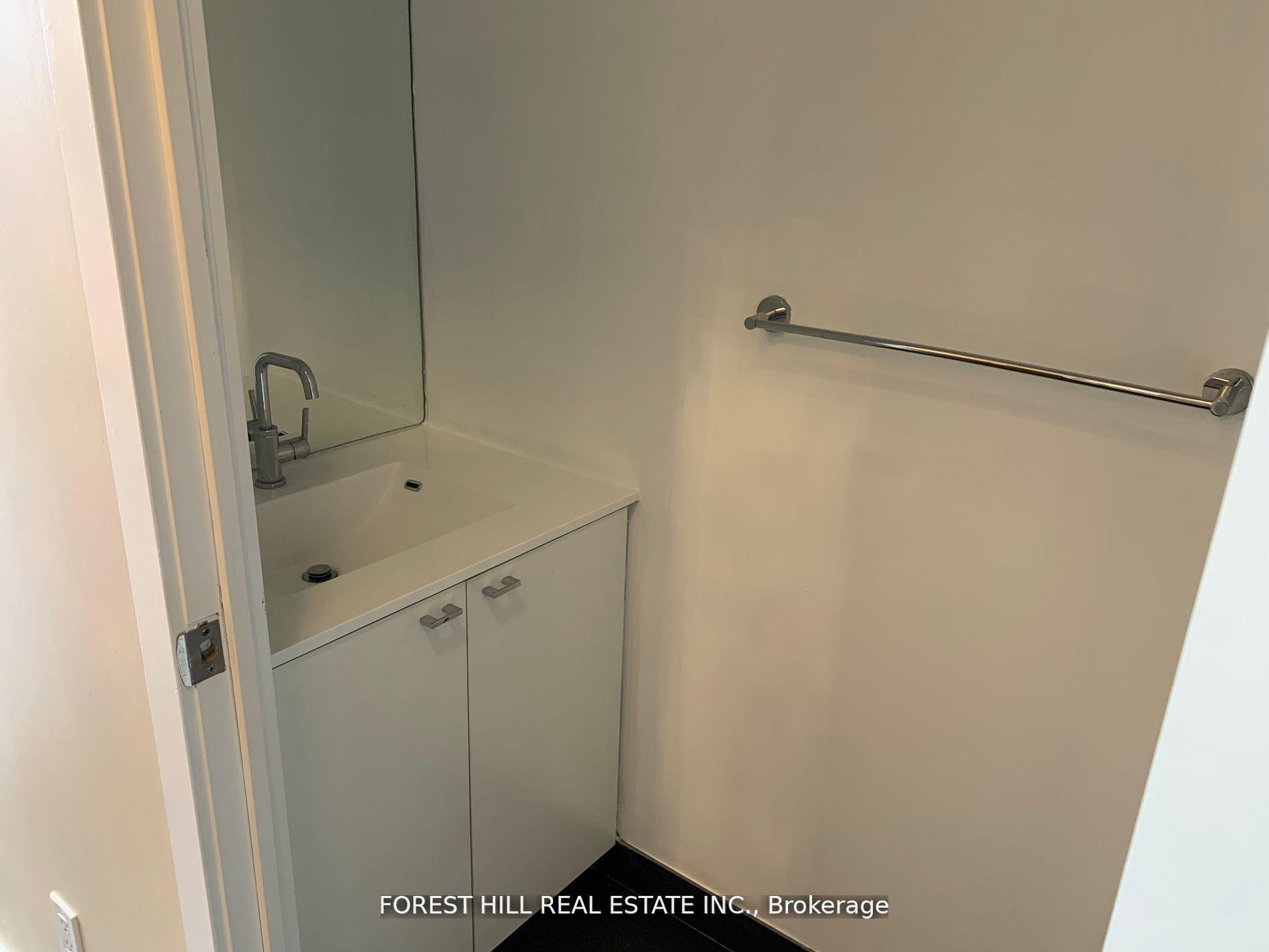 105 Queensway Avenue 1305