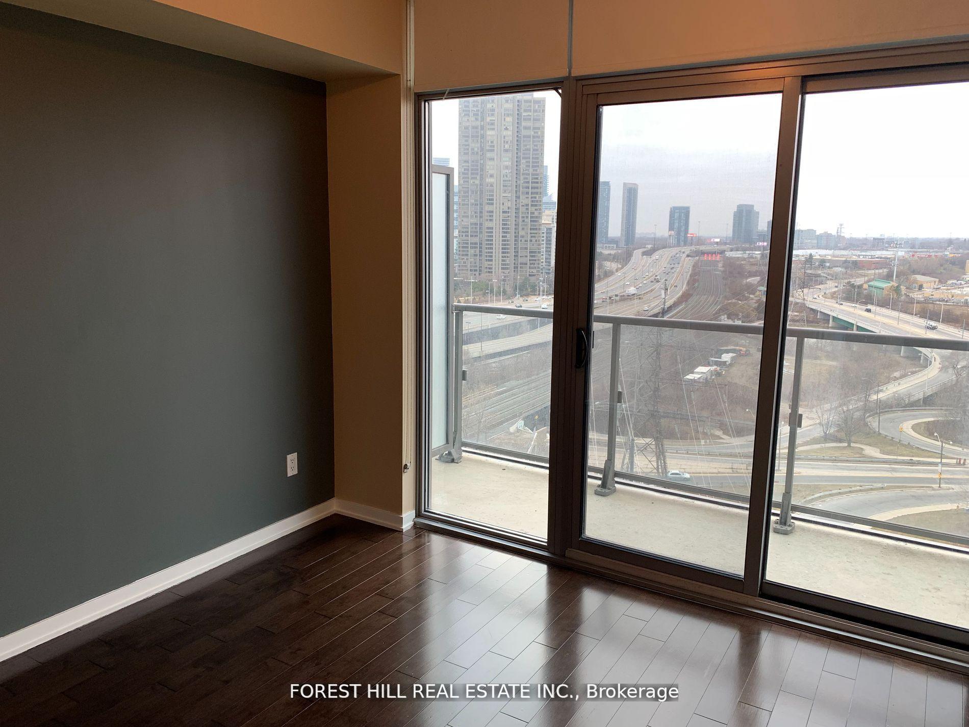 105 Queensway Avenue 1305