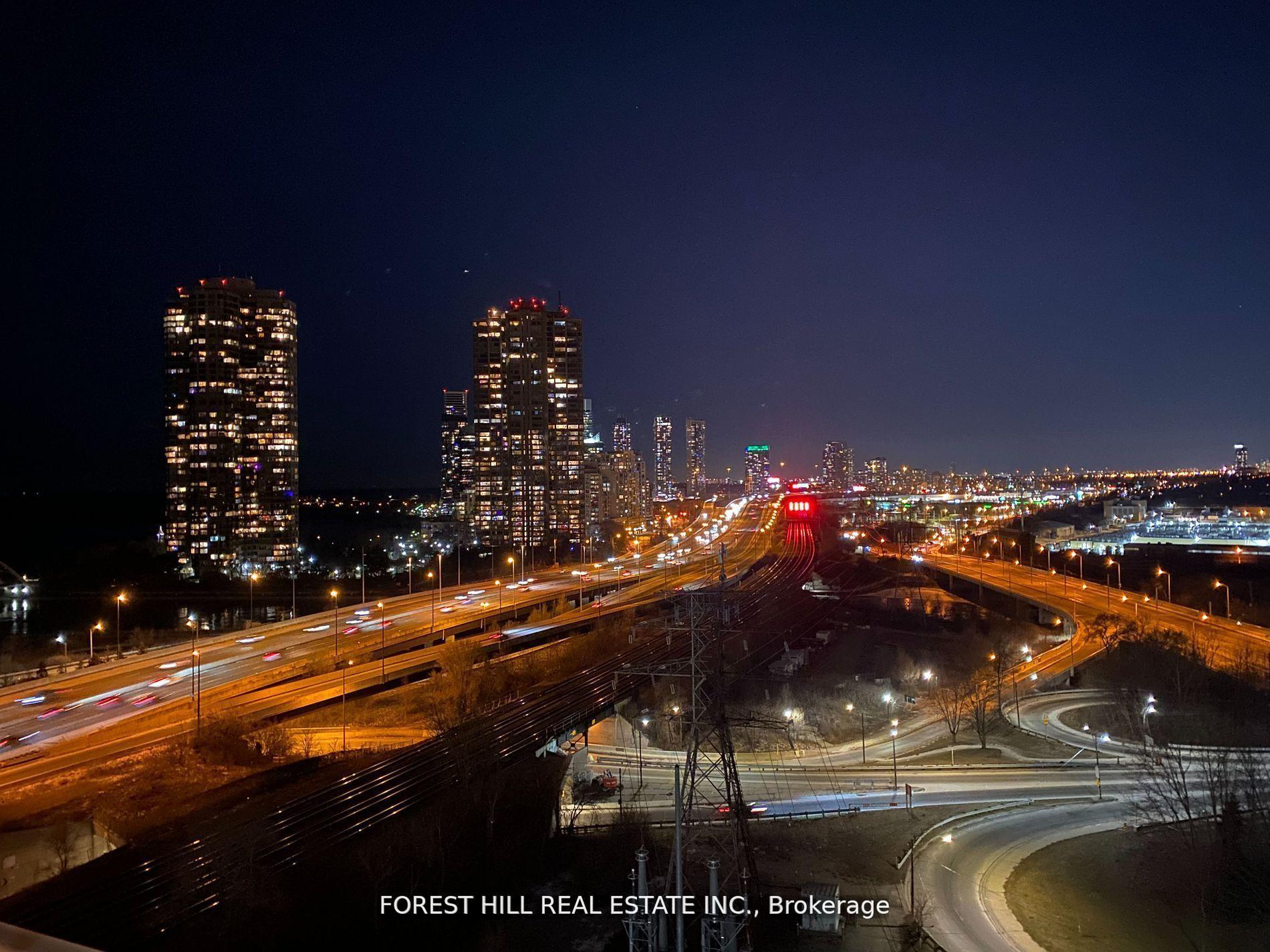 105 Queensway Avenue 1305