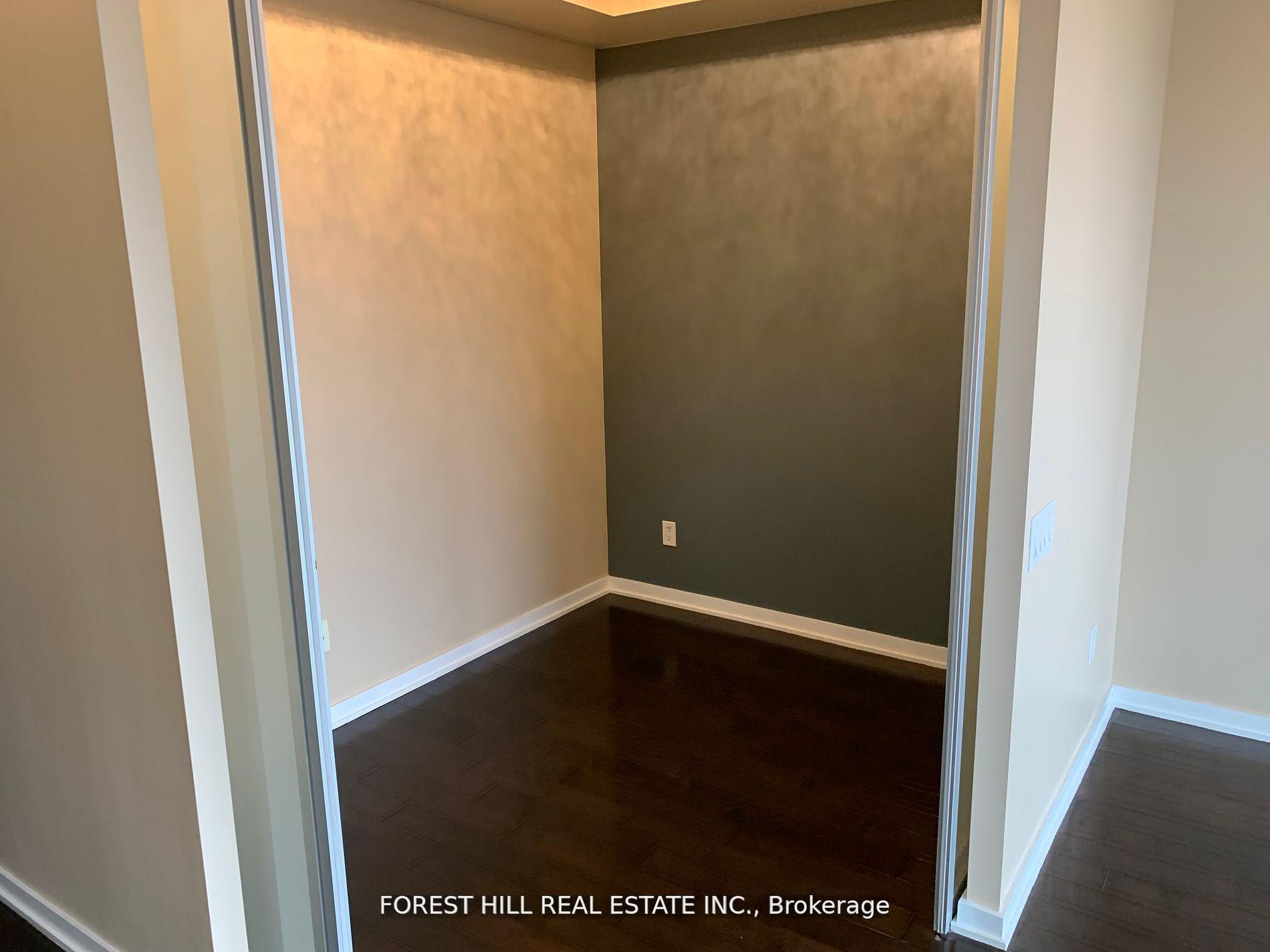 105 Queensway Avenue 1305
