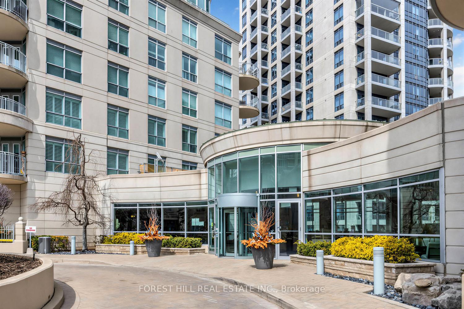 2111 Lake Shore Boulevard W 802