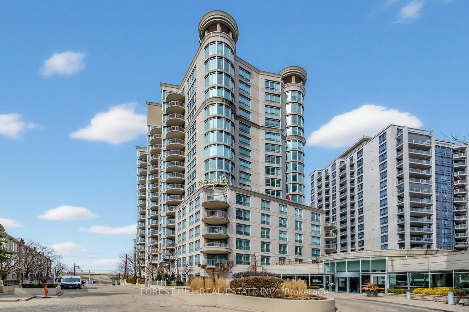 2111 Lake Shore Boulevard W 802