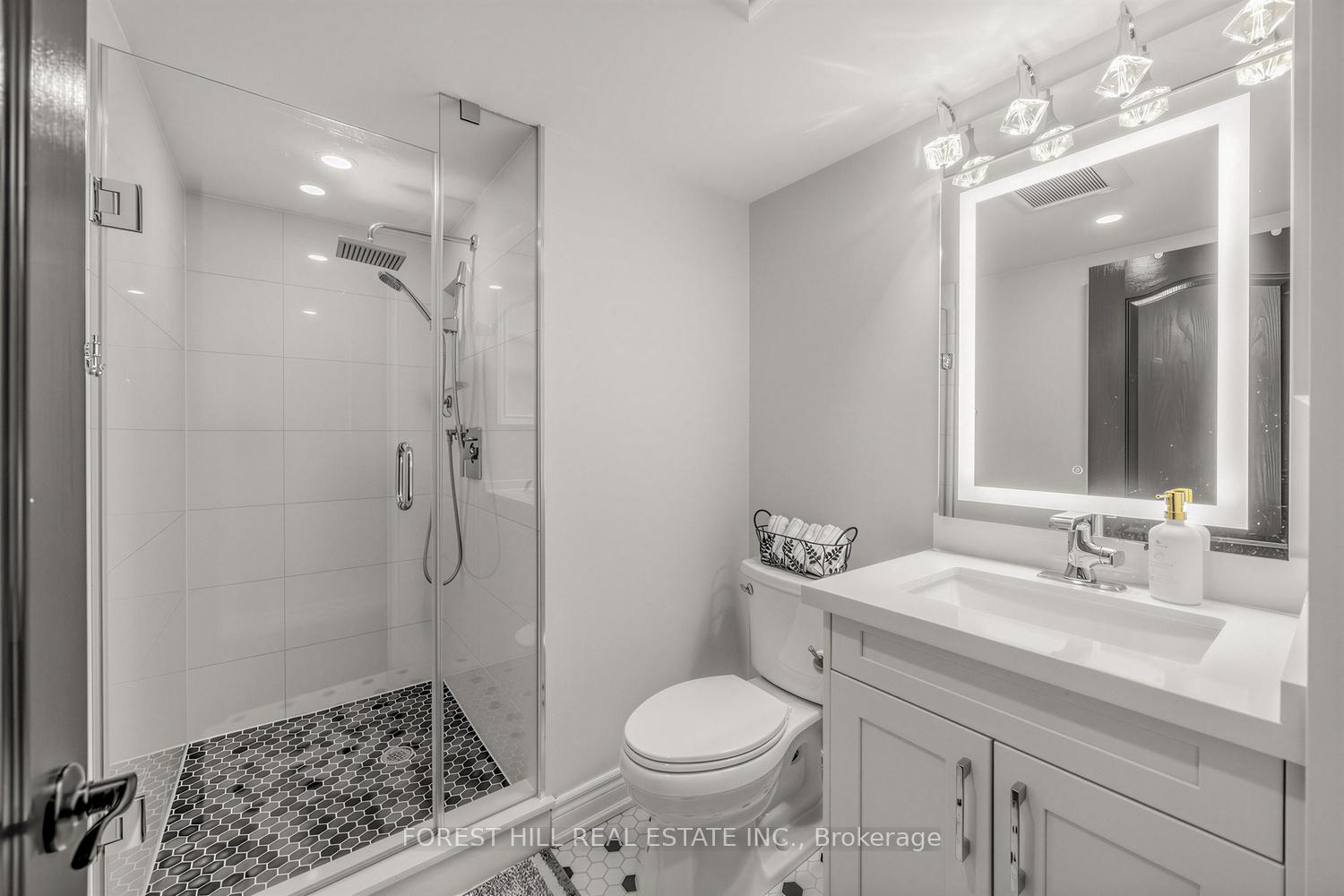 2111 Lake Shore Boulevard W 802