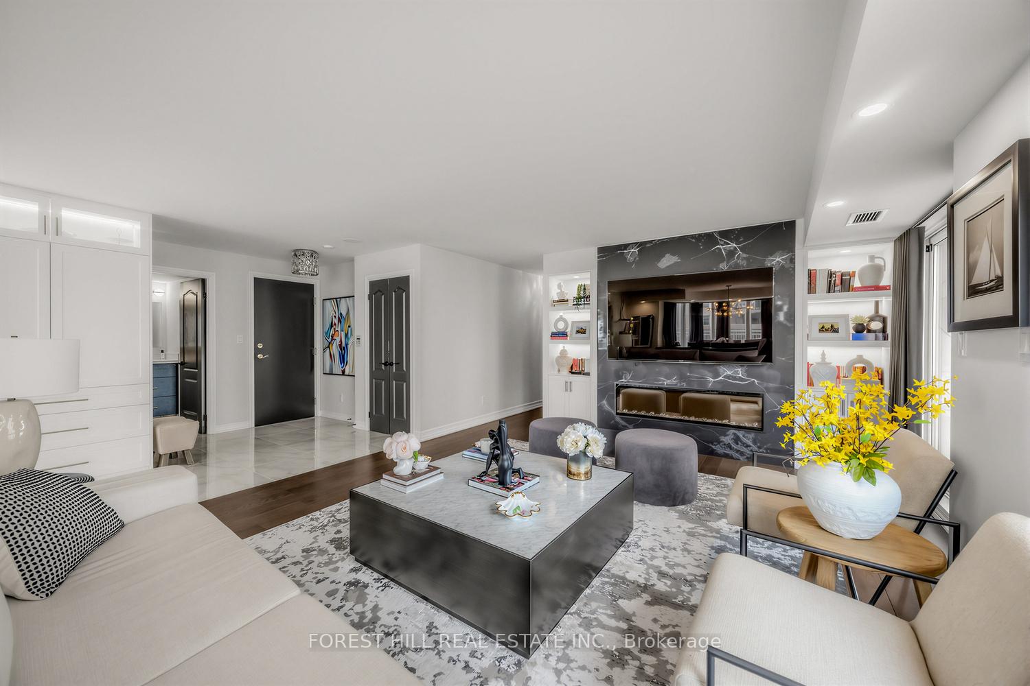 2111 Lake Shore Boulevard W 802