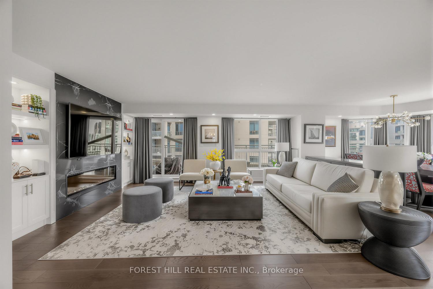 2111 Lake Shore Boulevard W 802