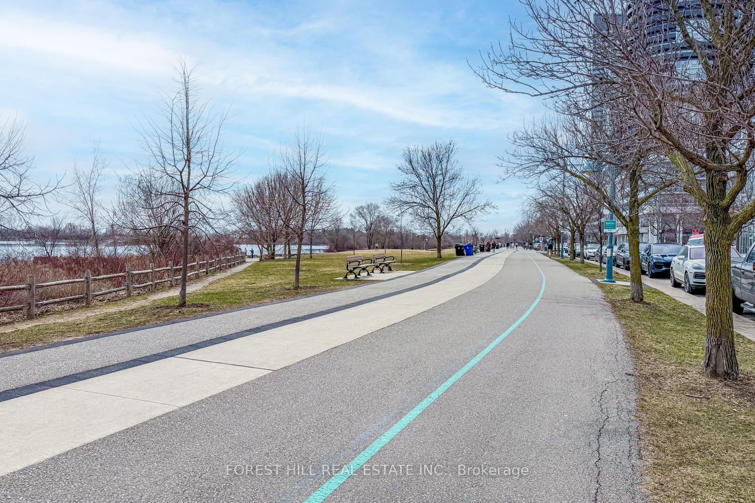 2111 Lake Shore Boulevard W 802