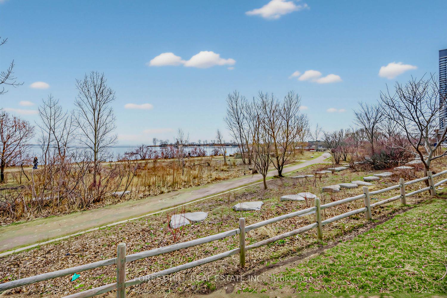 2111 Lake Shore Boulevard W 802