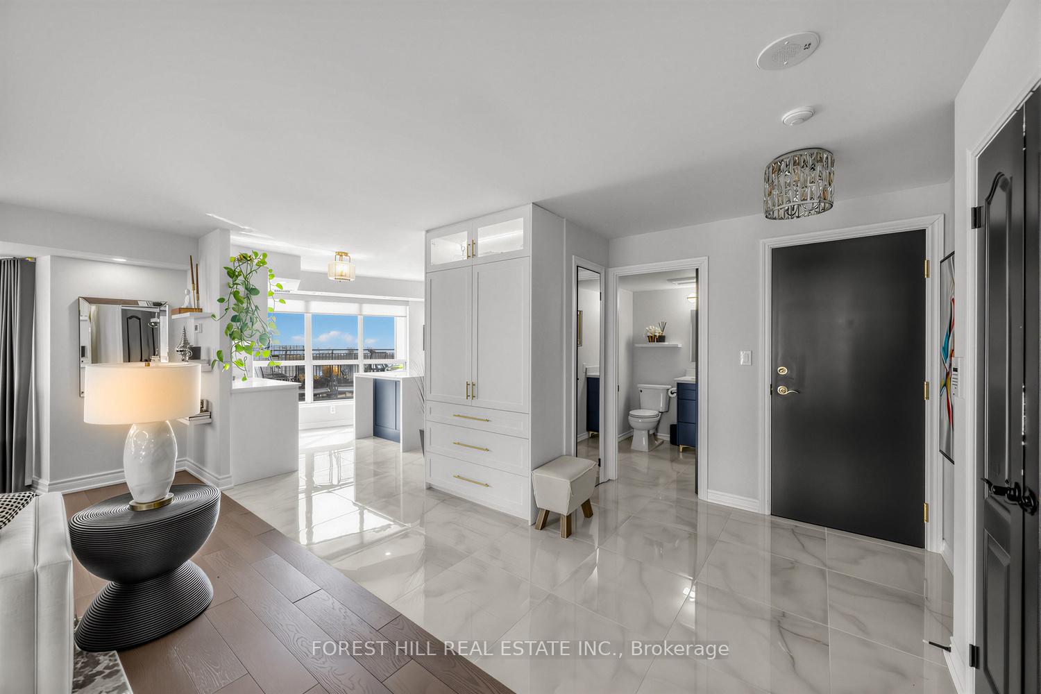 2111 Lake Shore Boulevard W 802