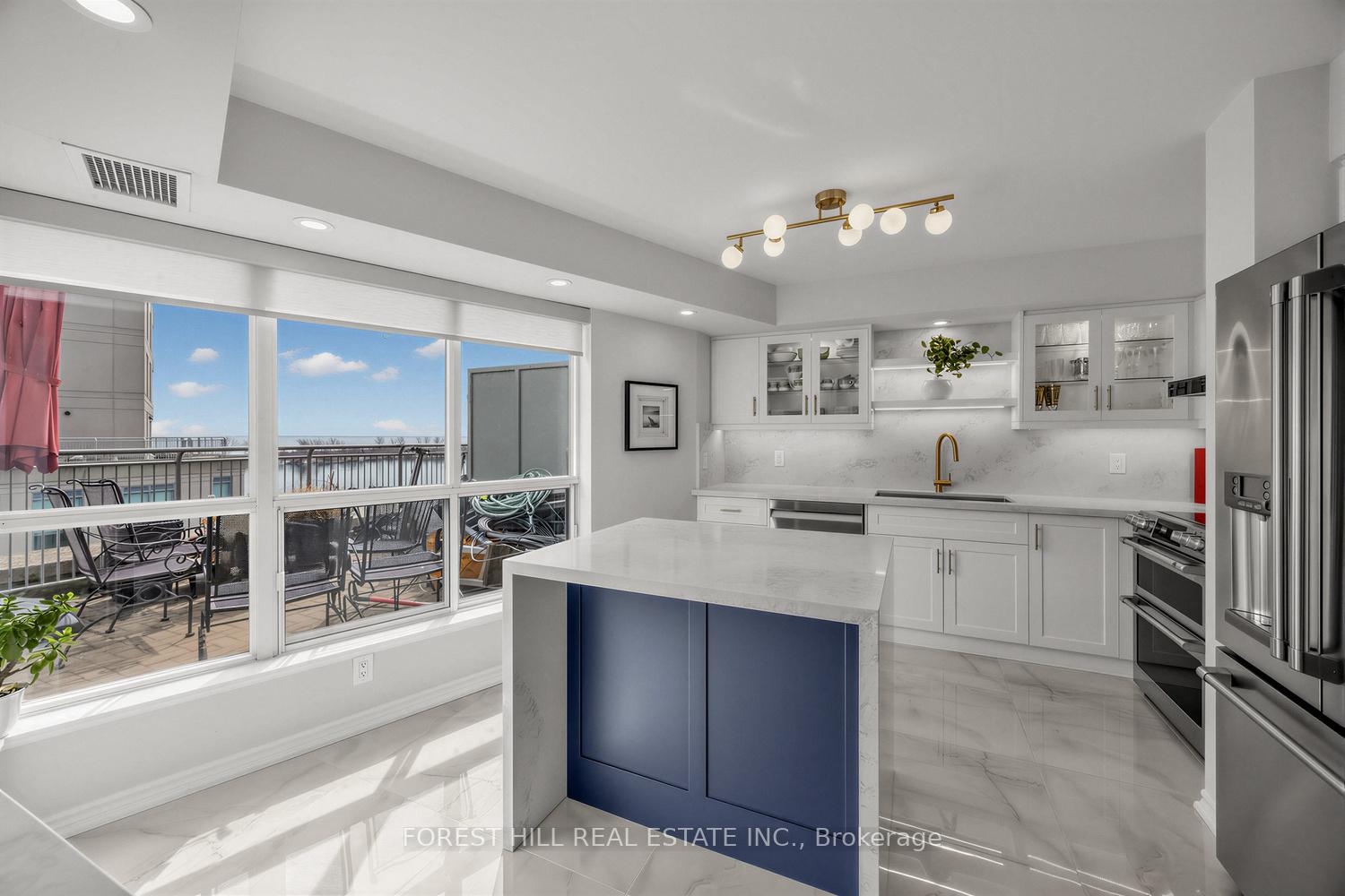 2111 Lake Shore Boulevard W 802