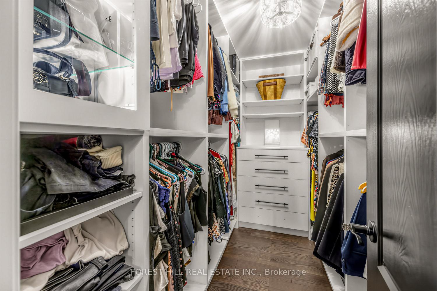 2111 Lake Shore Boulevard W 802