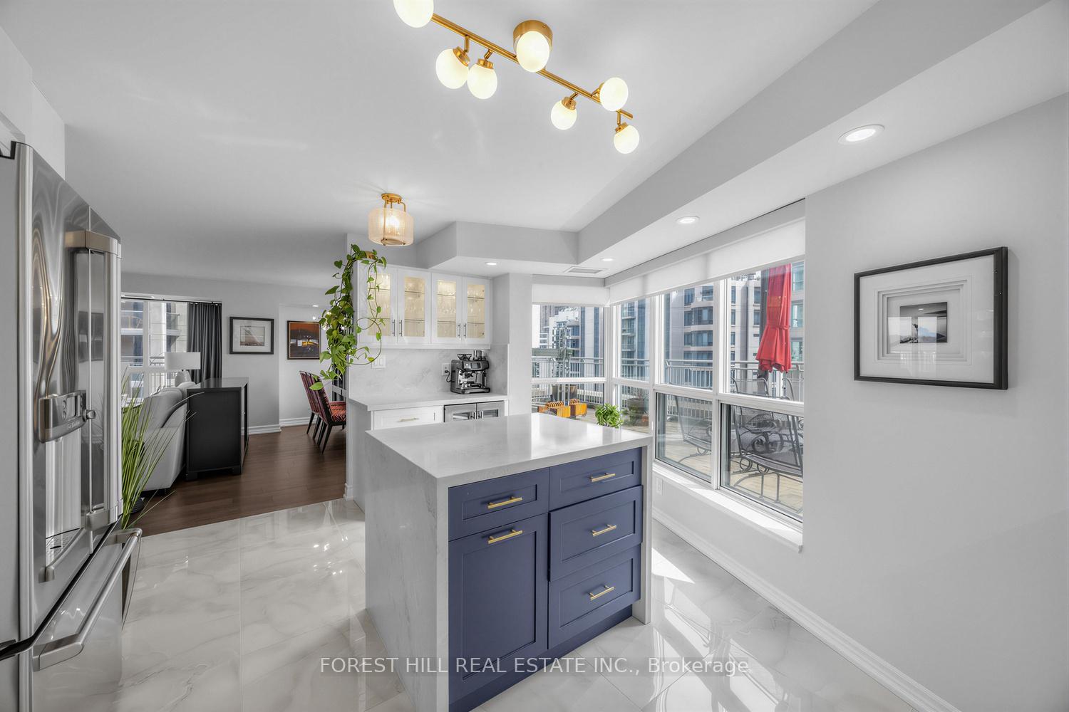 2111 Lake Shore Boulevard W 802