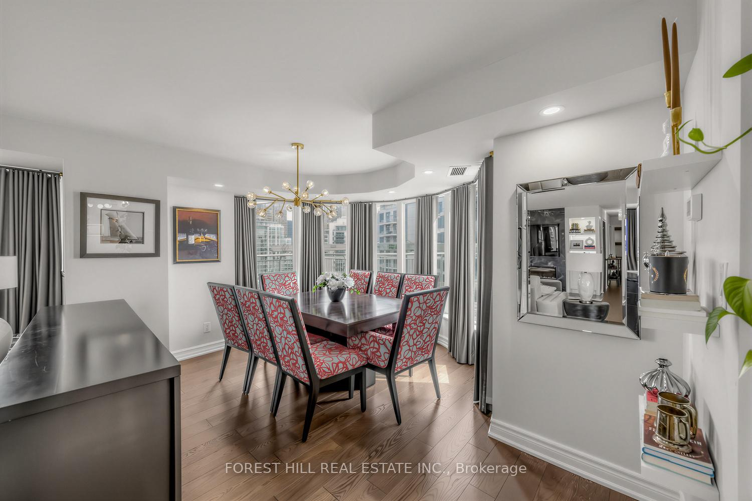 2111 Lake Shore Boulevard W 802