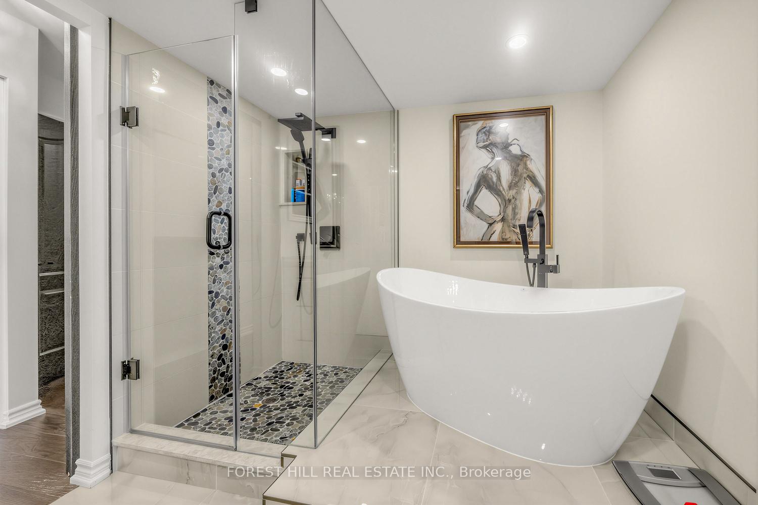 2111 Lake Shore Boulevard W 802