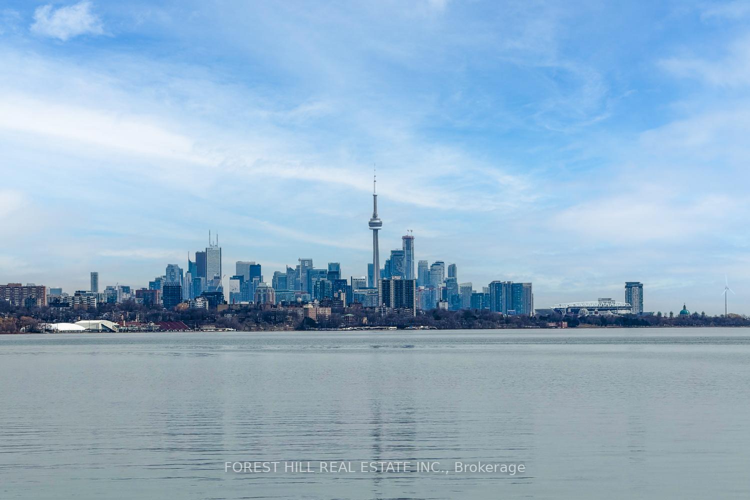 2111 Lake Shore Boulevard W 802