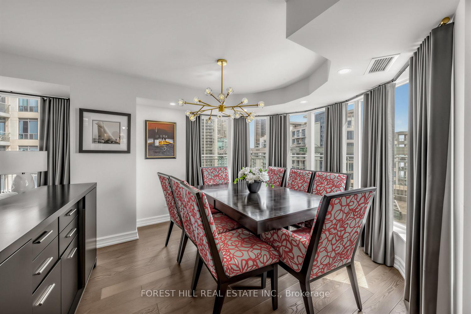 2111 Lake Shore Boulevard W 802