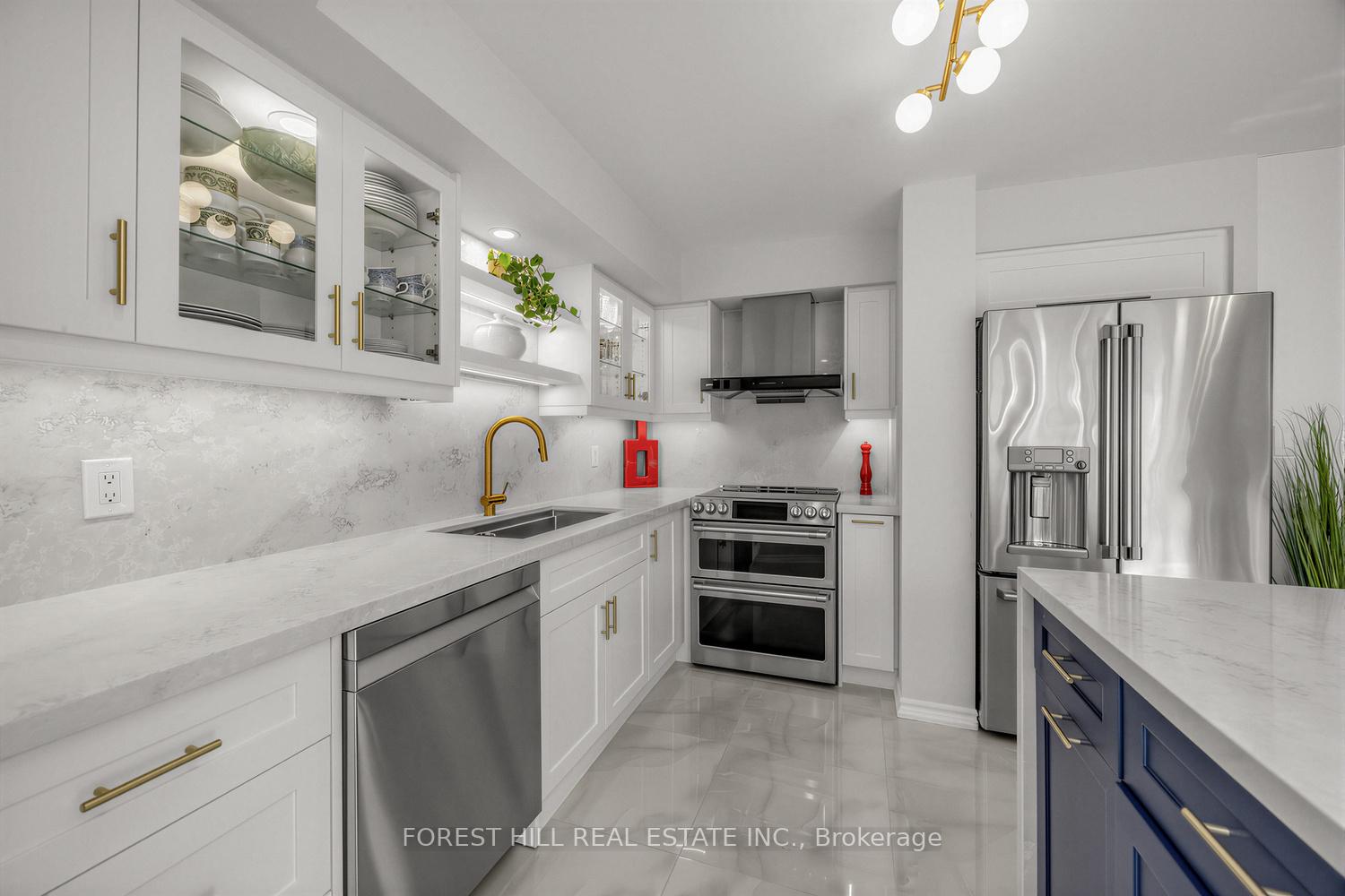 2111 Lake Shore Boulevard W 802