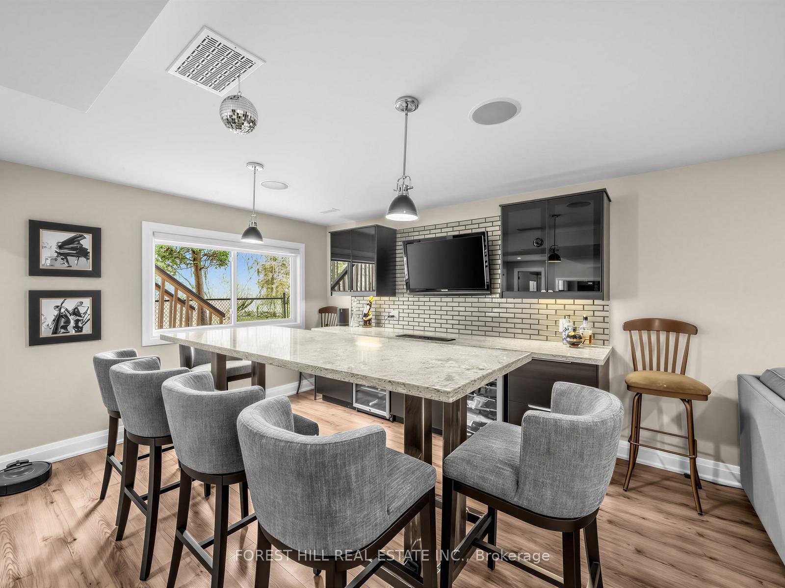 358 Kingsway Place