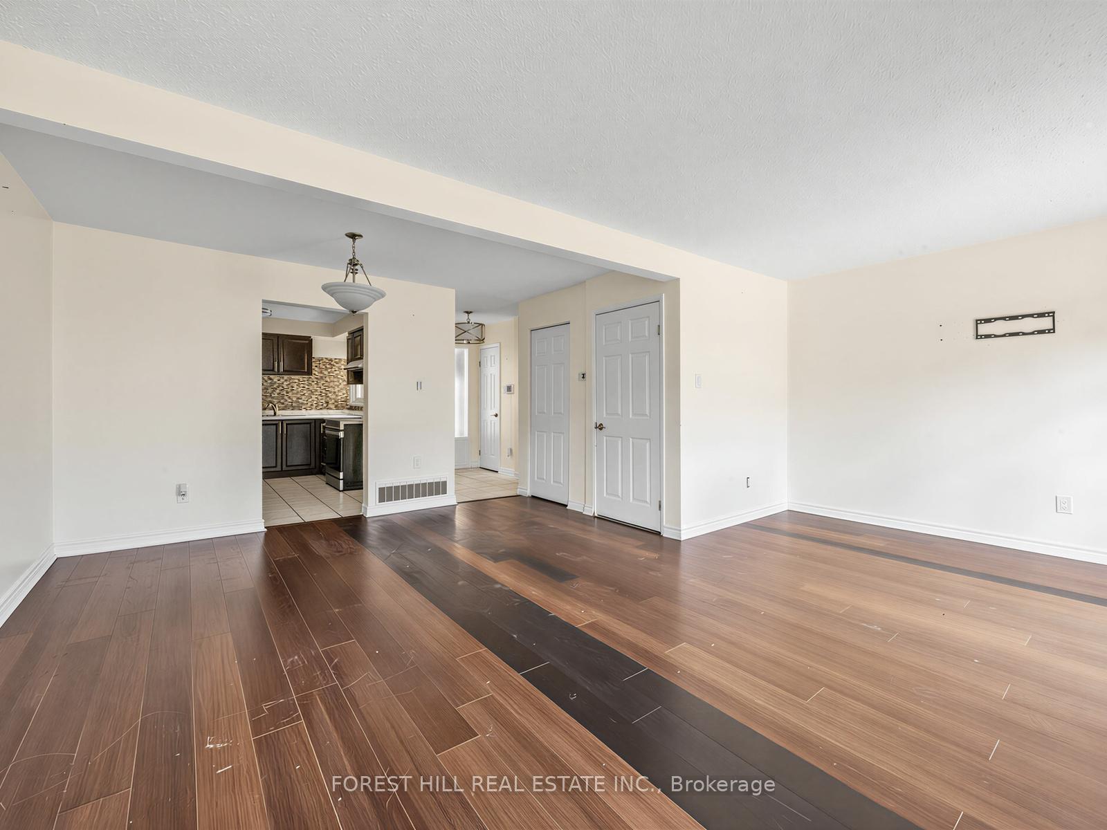 61 Royal Salisbury Way