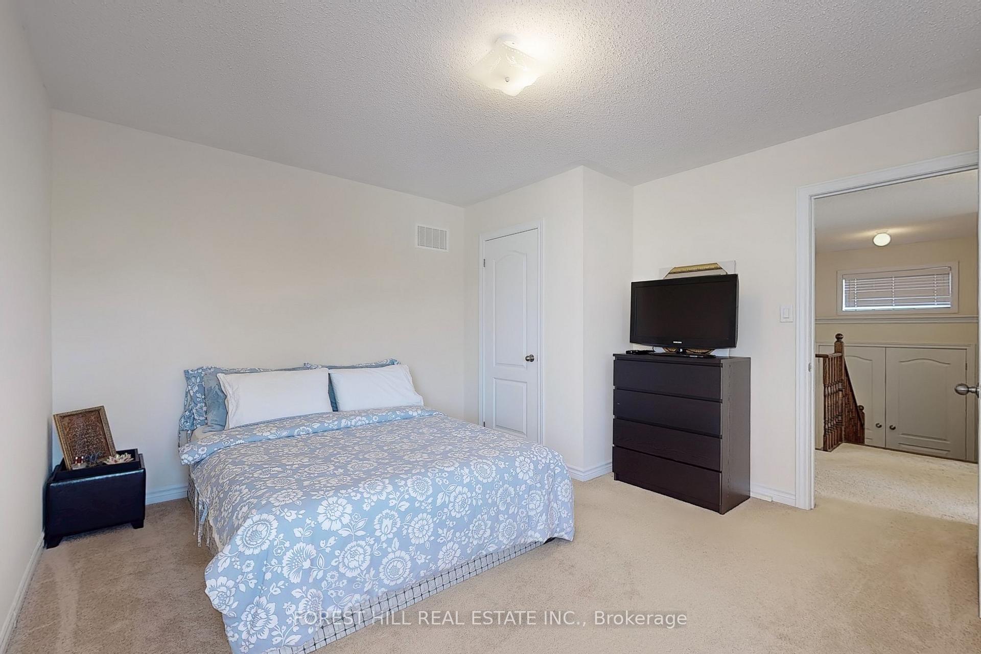 513 Davis Drive, Shelburne