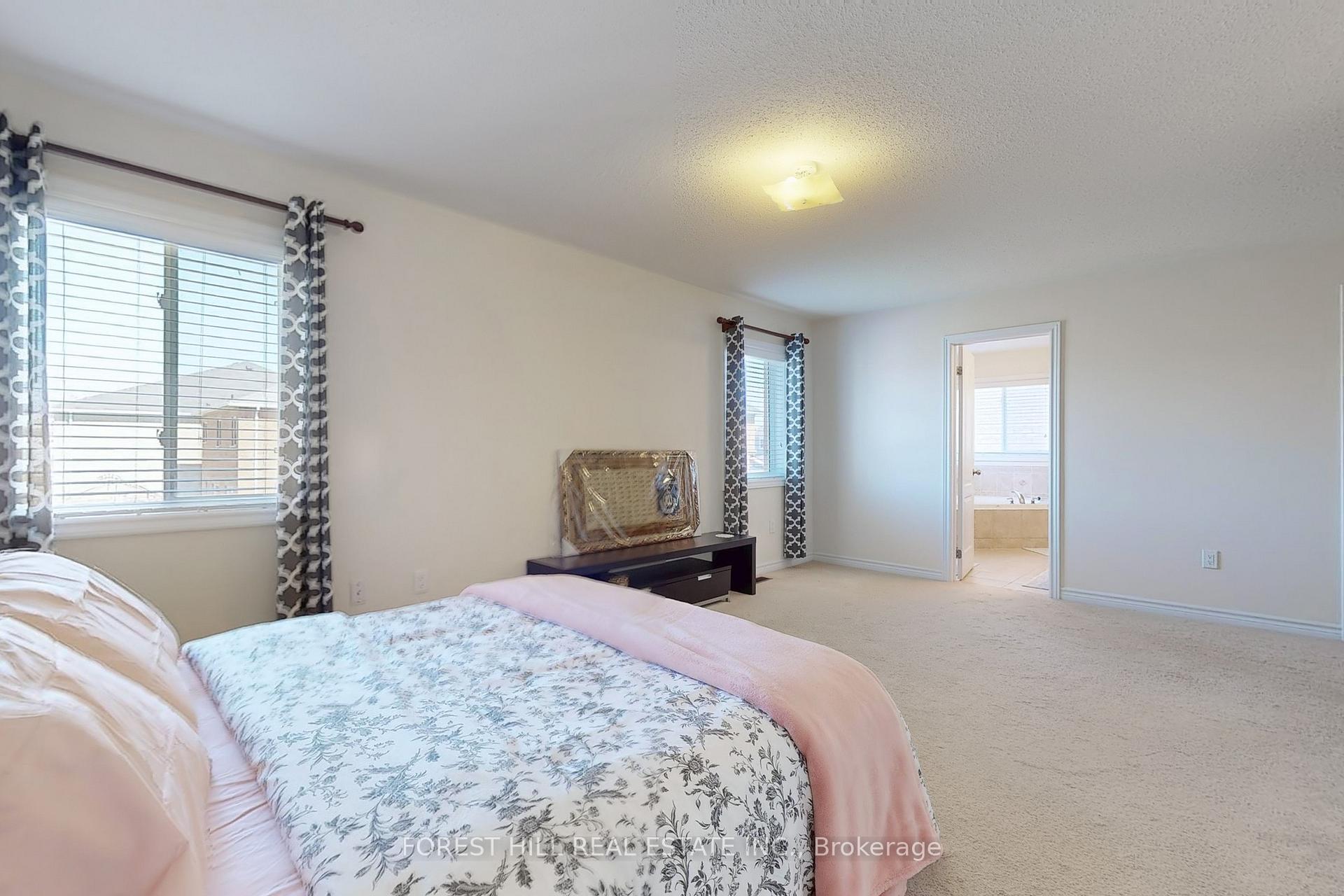 513 Davis Drive, Shelburne