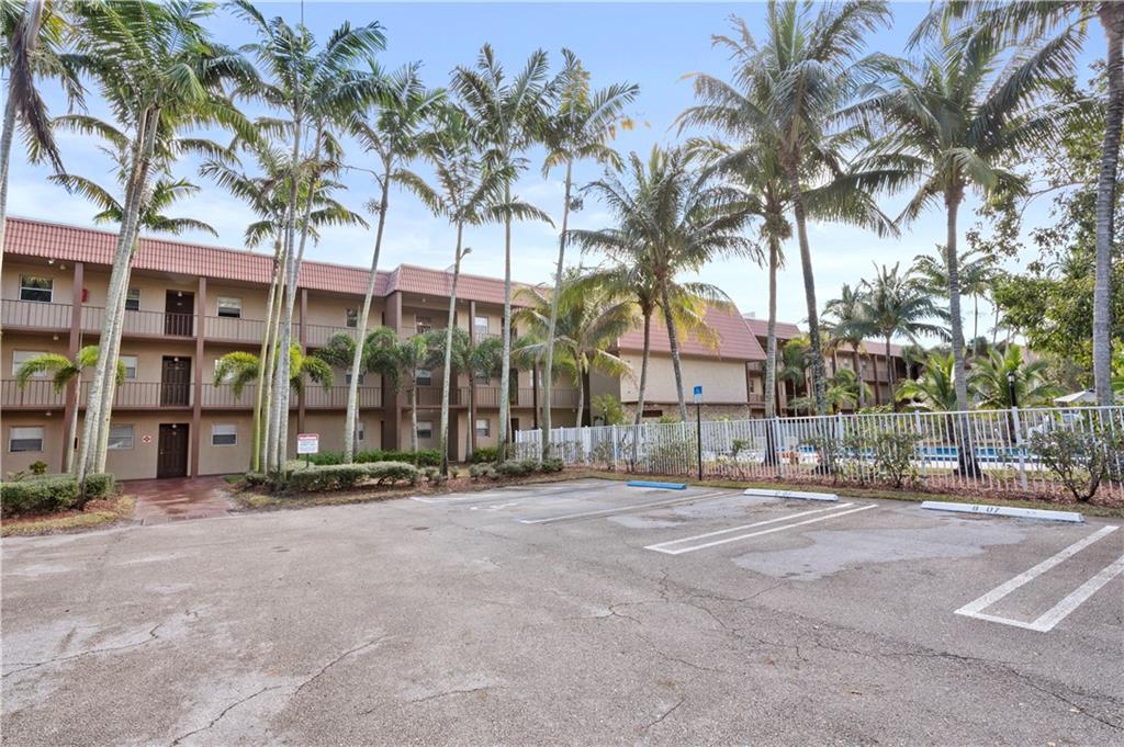 120 Sparrow Dr Unit: 202