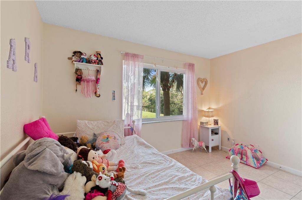 120 Sparrow Dr Unit: 202