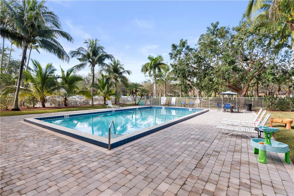 120 Sparrow Dr Unit: 202