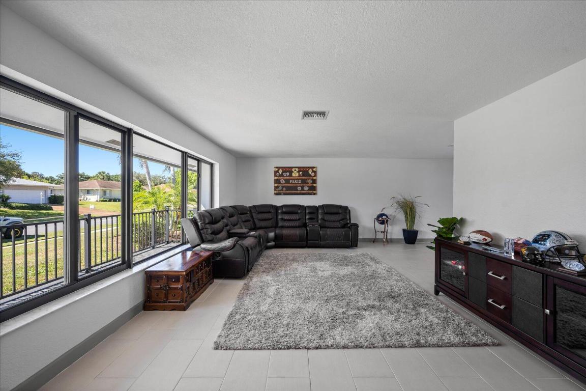 3201 Lakeview Drive