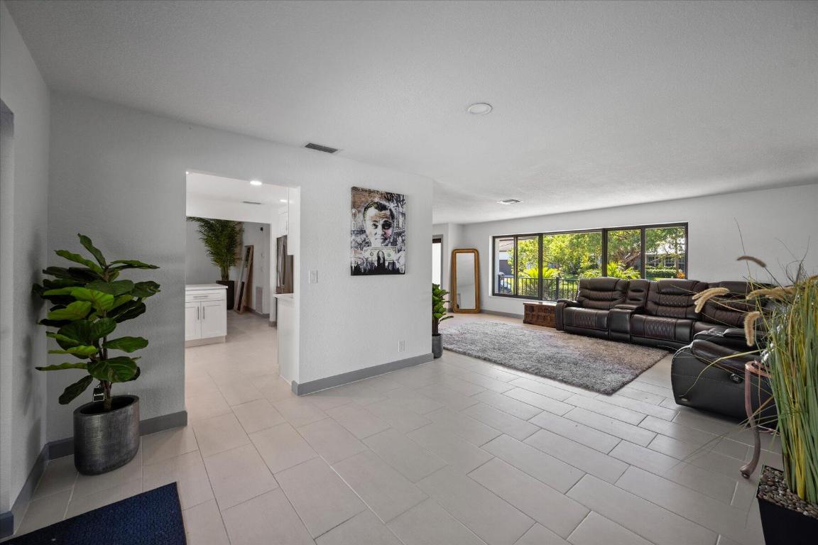 3201 Lakeview Drive