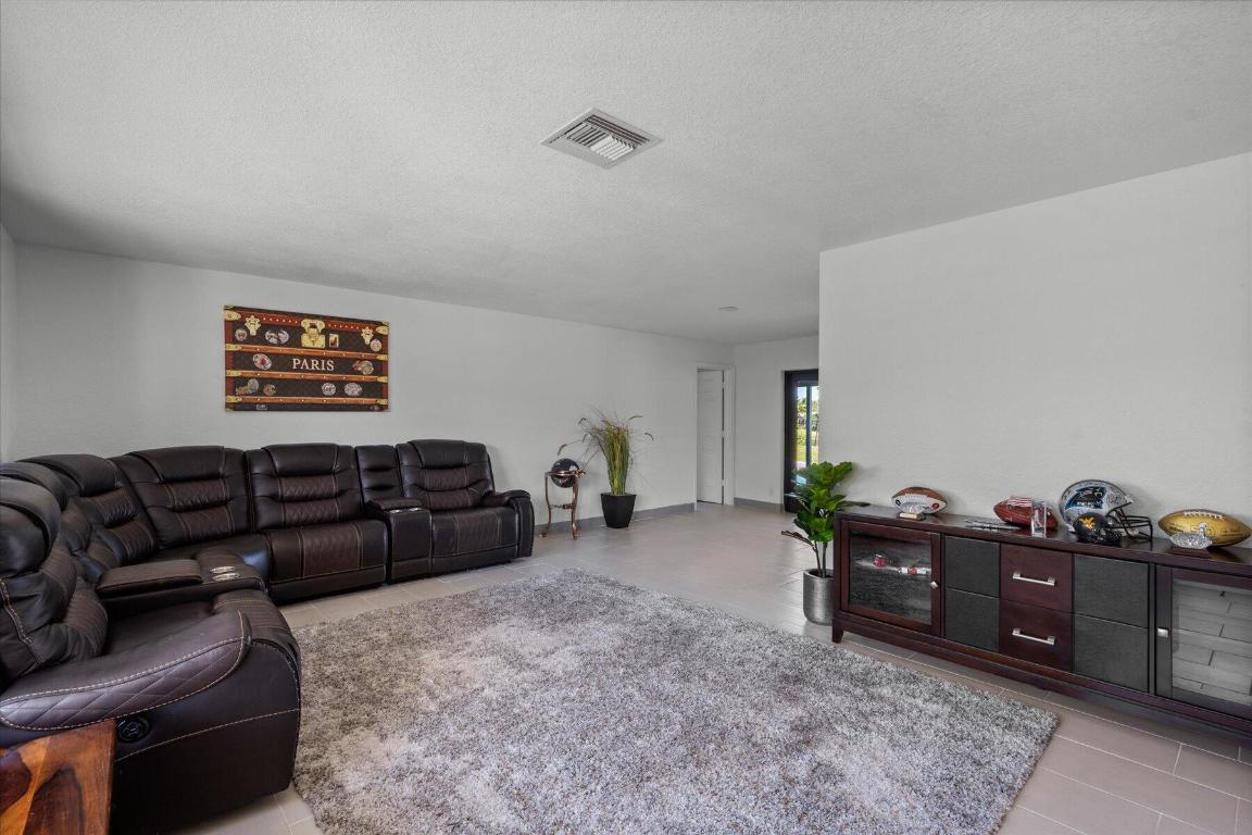 3201 Lakeview Drive